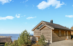Holiday Home - Måløy , Norway - N24112 1