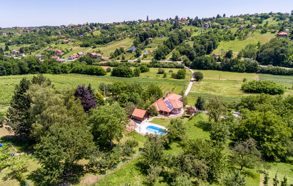 Feriehus - Varazdin-Varazdin Breg , Kroatia - CCC098 83