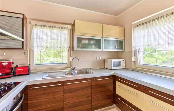 Semesterhus - Krizevci , Kroatien - CCC386 401
