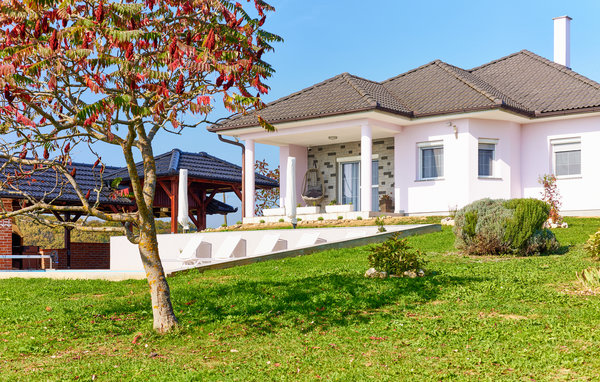 Semesterhus - Krizevci , Kroatien - CCC386 83