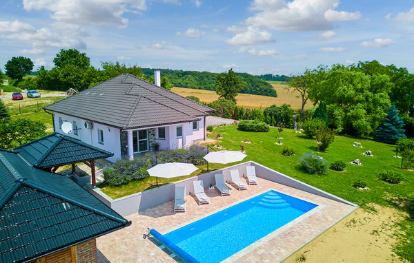 Semesterhus - Krizevci , Kroatien - CCC386 84