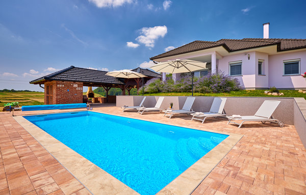 Semesterhus - Krizevci , Kroatien - CCC386 9