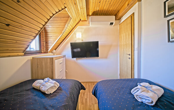 Holiday Home - Karlovac-Donji Zvecaj , Croatia - CCC467 605
