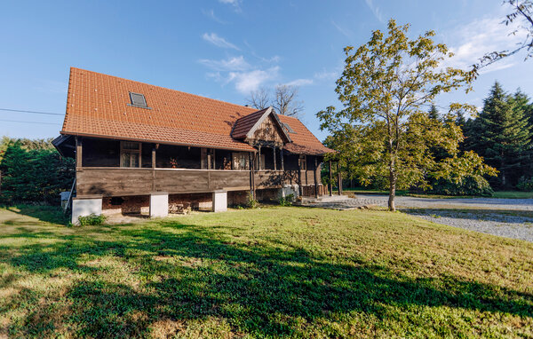 Laat je betoveren door het prachtige uitzicht op het platteland in dit prachtig gelegen vakantiehuis.

Welkom in dit uitnodigende huis, dat goed gelegen is in de buurt van vele activiteiten. Het nodig..