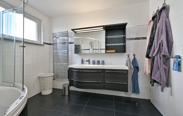 Holiday Home - Bjelovar , Croatia - CCC575 702