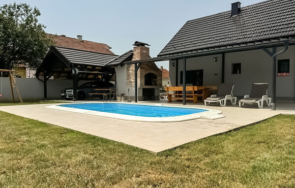 Holiday Home - Vukovar-Vukovar , Croatia - CCS112 2