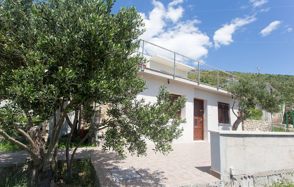 Ferienhaus Nice home in Zrnovnica