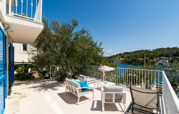 Holiday Home - Solta - Rogac , Croatia - CDO250 2