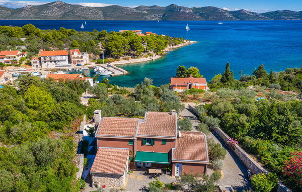 Holiday Home - Iz-Veli Iz , Croatia in Iz-Veli Iz | Novasol