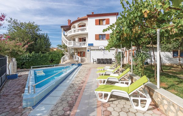Vakantiehuis - Pula , Kroatië - CIR260 81
