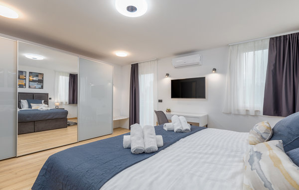 Vakantiehuis - Pula , Kroatië - CIR392 602