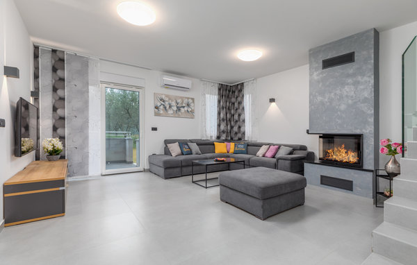 Vakantiehuis - Pula , Kroatië - CIR392 301