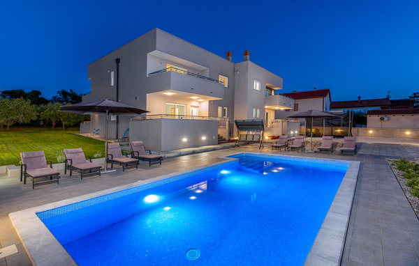 Vakantiehuis - Pula , Kroatië - CIR392 107