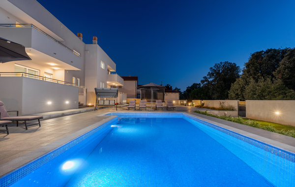 Vakantiehuis - Pula , Kroatië - CIR392 109