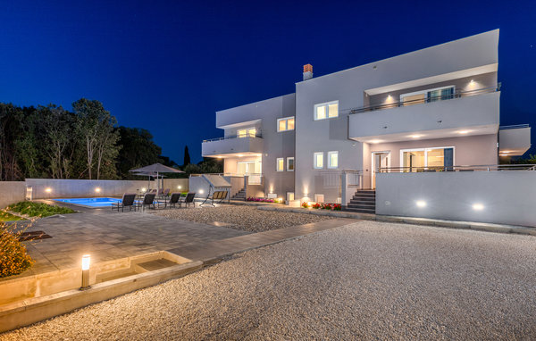 Vakantiehuis - Pula , Kroatië - CIR392 112