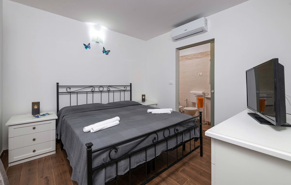 Holiday Home - Pula-Loborika , Croatia - CIR402 5