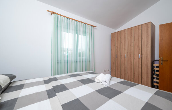Holiday Home - Pula-Galizana , Croatia - CIR420 602