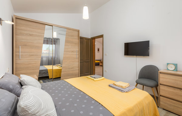 Semesterhus - Pula-Galizana , Kroatien - CIR595 602