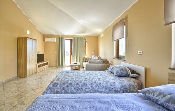 Holiday Home - Pula-Galizana , Croatia - CIR596 602