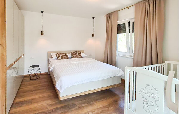 Semesterhus - Pula , Kroatien - CIR801 601