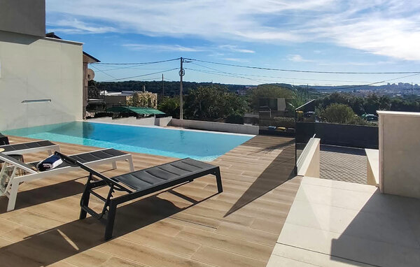 Semesterhus - Pula , Kroatien - CIR830 1