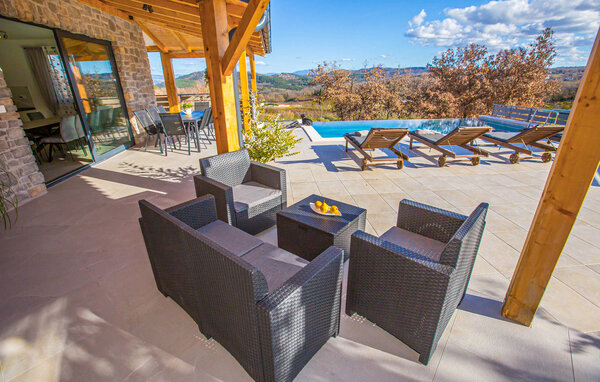 Feriehus - Motovun , Kroatia - CIS474 2
