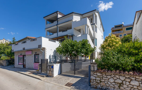 Geniet van ontspannende dagen in dit moderne vakantiehuis aan zee.

Dit kleine, comfortabel ingerichte vakantiehuis biedt je een gezellig toevluchtsoord terwijl je er even helemaal tussenuit bent tijd..