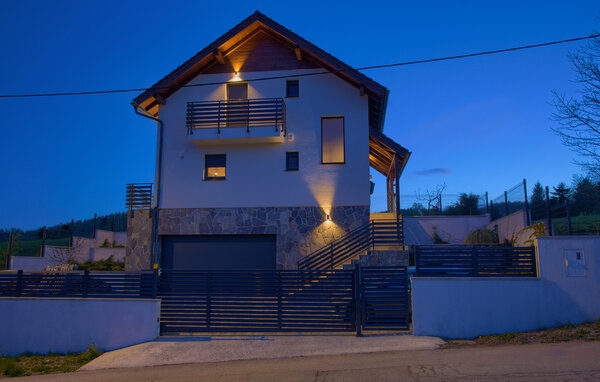 Kuća-za-odmor - Gorski Kotar-Fuzine , Hrvatska - CKB403 84