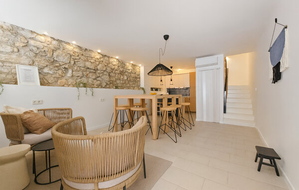 Genießen Sie einen unvergesslichen Urlaub in diesem luxuriösen Ferienhaus nah am Strand. 

Dieses schöne Haus im historischen Kern der Stadt Pag verspricht Ihnen einen Urlaub der Extraklasse.<BR>St..