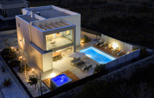 Dom Villa North