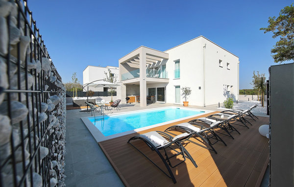 Dom Villa North