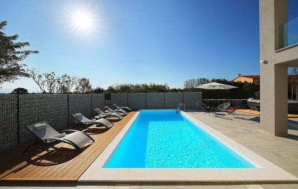 Dom Villa North
