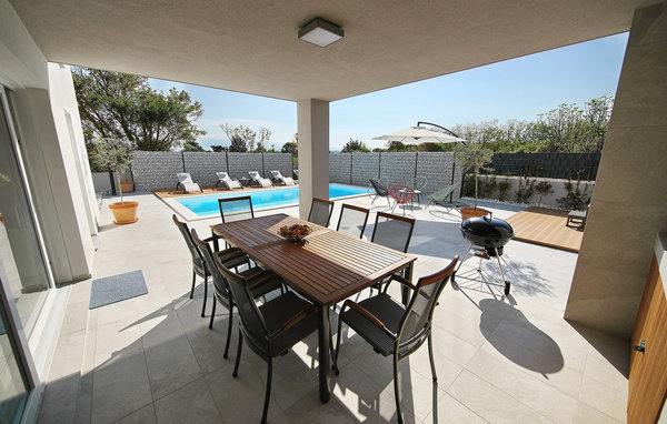 Dom Villa North