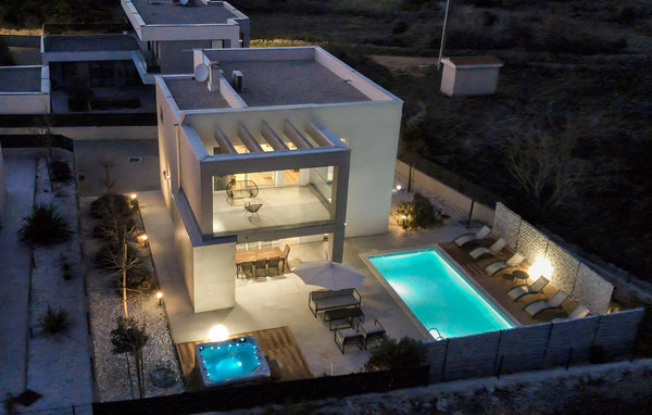 Dom Villa North