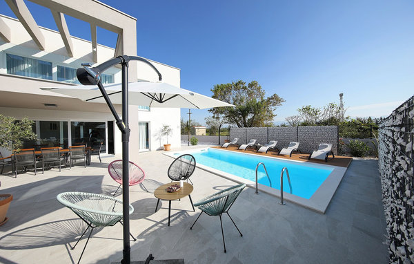 Dom Villa North