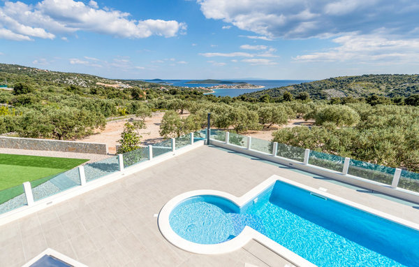 Vacation home Villa Ivelja