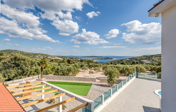 Vacation home Villa Ivelja