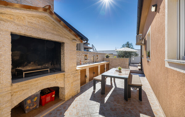 Semesterhus - Pula , Kroatien - CLI254 105