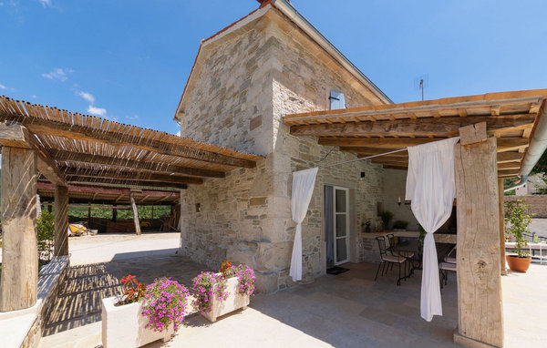 Lomatalo Villa Flego