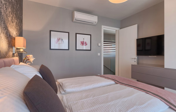 Semesterhus - Malinska , Kroatien - CLK141 610