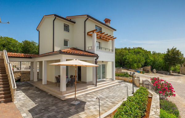 Dům Villa Camellia Trget