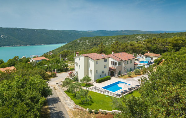 Dům Villa Camellia Trget