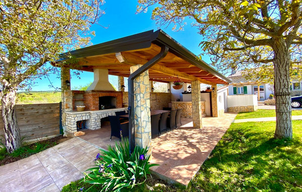 Vacation home Villa Paradiz