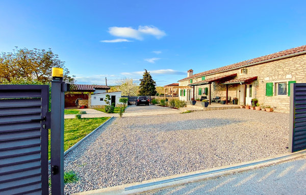 Vacation home Villa Paradiz