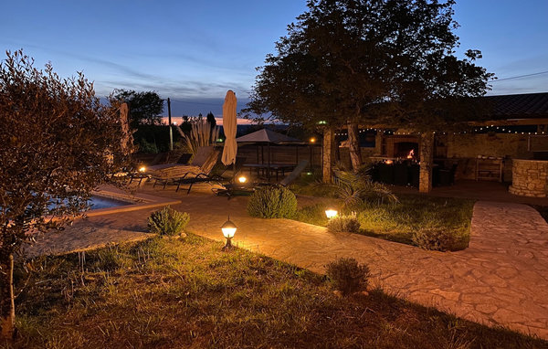 Vacation home Villa Paradiz