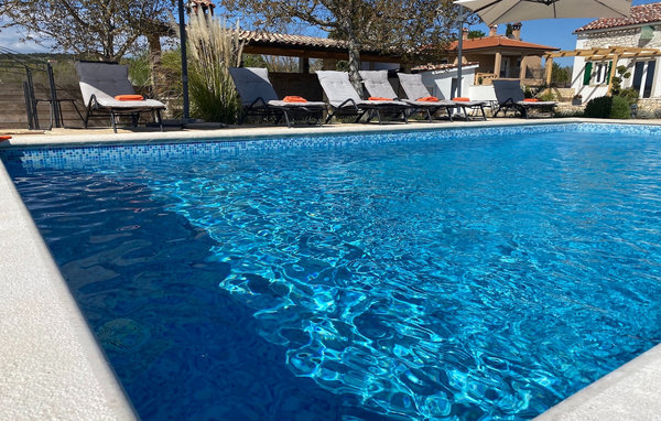 Vacation home Villa Paradiz
