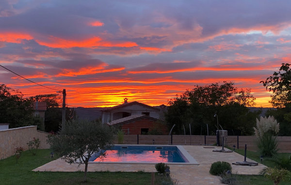 Vacation home Villa Paradiz