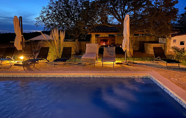 Vacation home Villa Paradiz