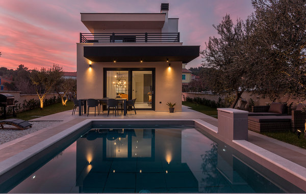 Vacation home Villa M Premantura