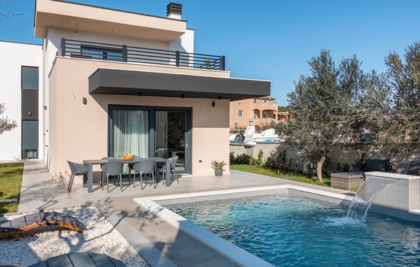 Vacation home Villa M Premantura